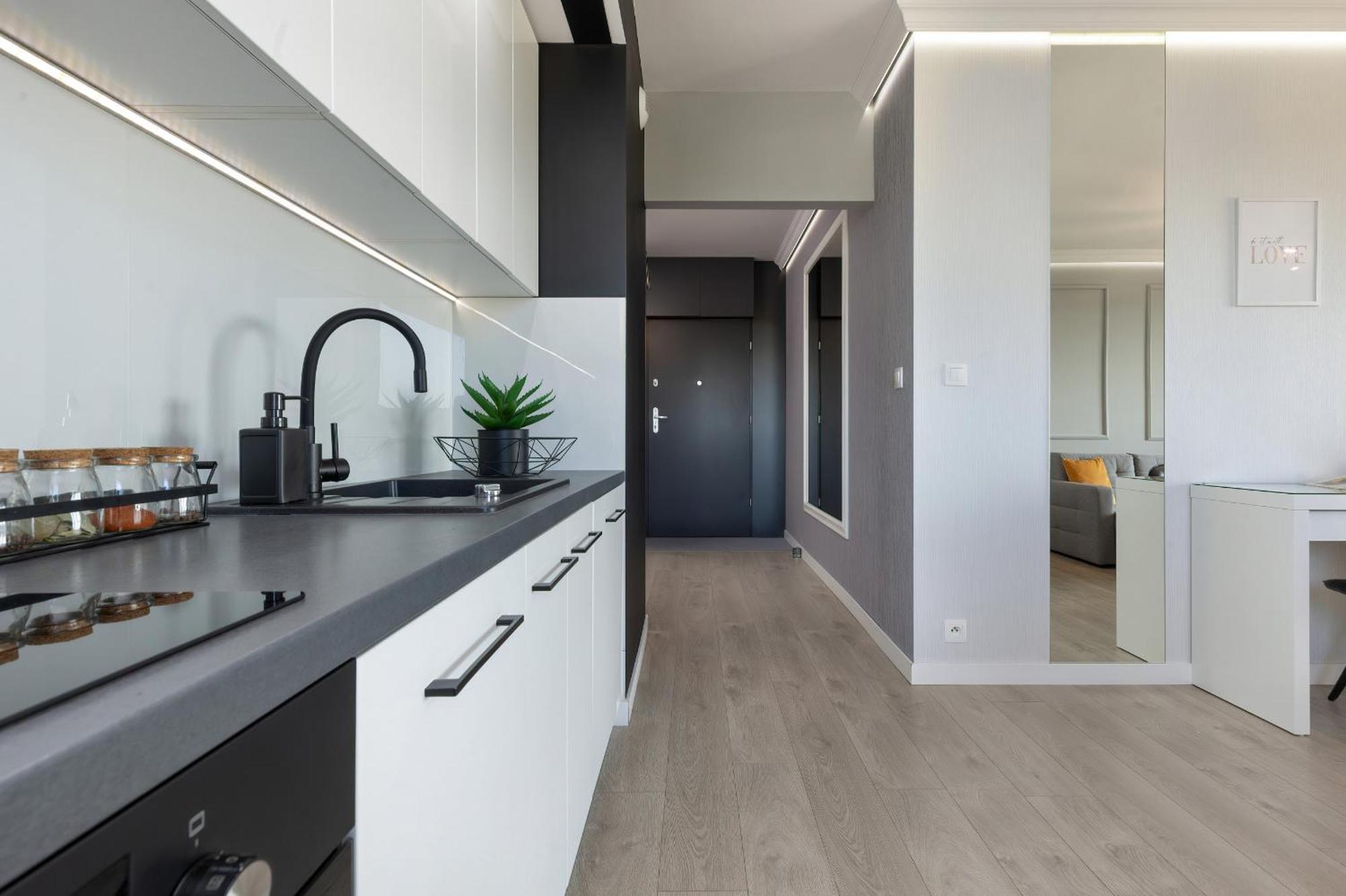 Podgorze Lipska Pet-Friendly Apartment With Balcony And Parking By Renters Prestige คราคูฟ ภายนอก รูปภาพ