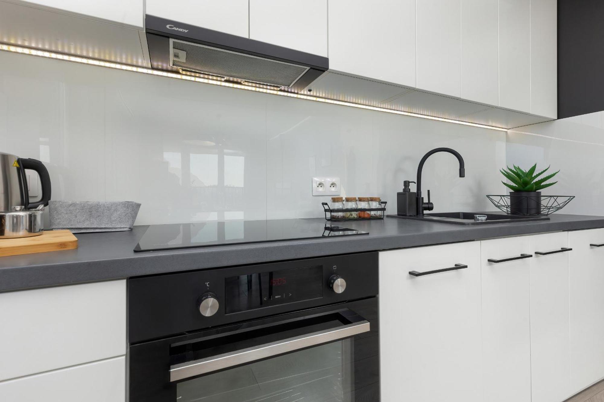 Podgorze Lipska Pet-Friendly Apartment With Balcony And Parking By Renters Prestige คราคูฟ ภายนอก รูปภาพ